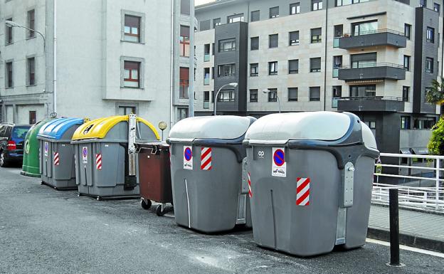 Cambio de las cerraduras electrónicas de contenedores marrones y grises